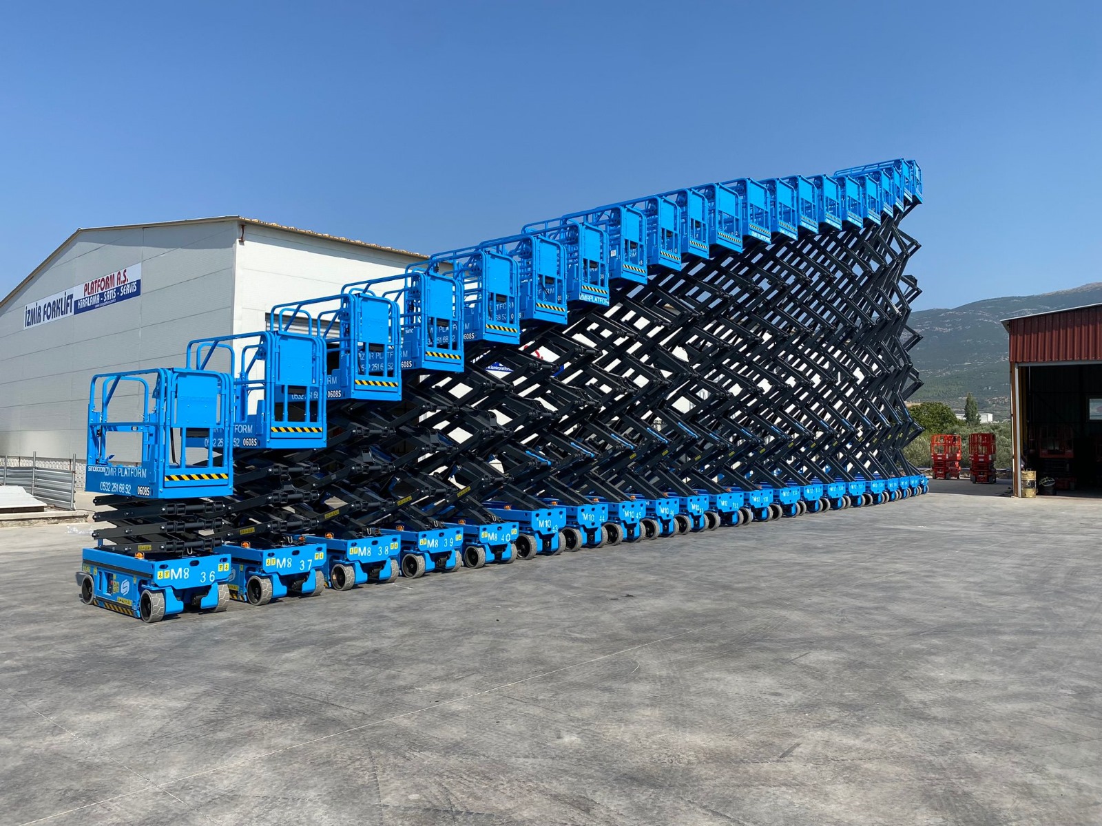 2023 MODEL SINOBOOM MARKA 45 ADET MAKASLI MANL�FT S�PAR���M�Z F�LOMUZA KATILMI�TIR.